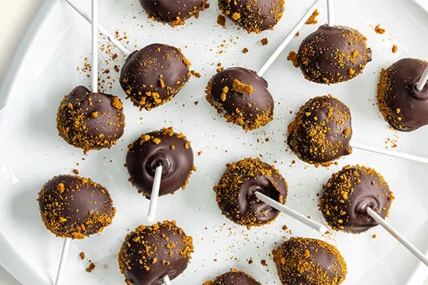 Chocolatey Gingerbread Cake Pops